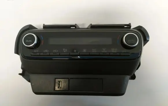 Toyota Yaris XP210 Climate control unit 55900-K0080