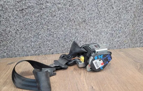 Volvo V60 Rear seatbelt 616157600