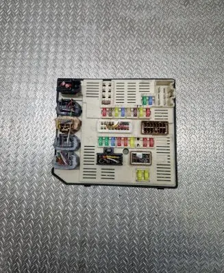 Renault Megane III Fuse box set 284B60168R 519331E01 9636227473