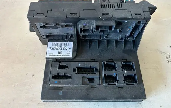 Mercedes-Benz E W211 SAM control unit 2115453801