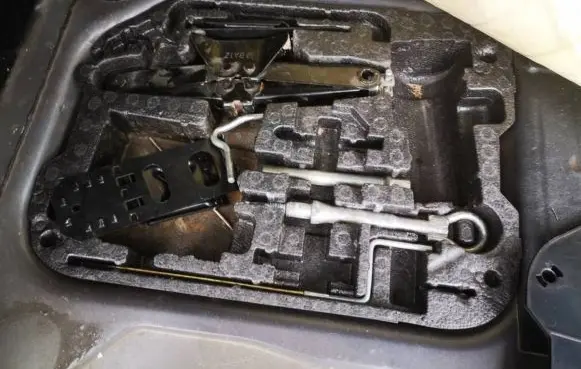 Citroen C4 I Picasso Tool set 9681017280