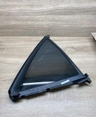 Mercedes-Benz ML W164 Rear vent window glass A1647351024