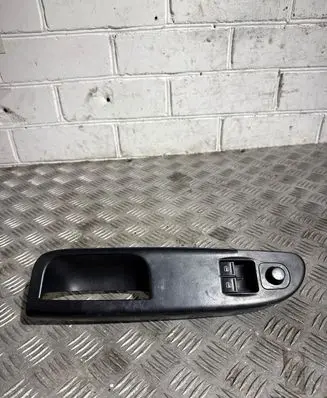 Volkswagen PASSAT B6 Front door window switch trim 3C1867171C