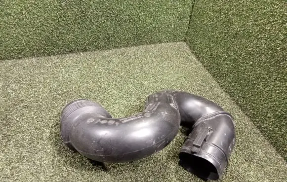 Renault Trafic III (X82) Air intake duct part 165555514R 93451665