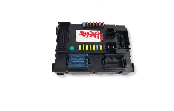Jeep Renegade Fuse module 00520432780