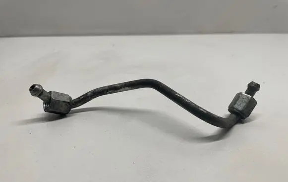 Toyota Avensis T250 Fuel injector supply line/pipe 