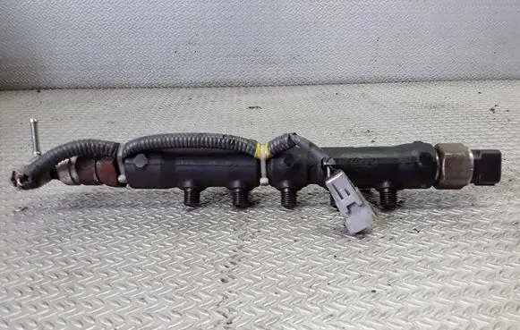 Toyota Avensis T250 Fuel main line pipe