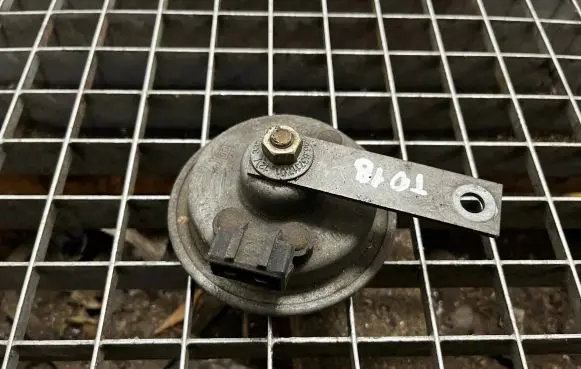 Porsche Cayenne (9PA) Horn signal 7P5951101