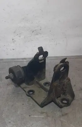 Toyota Corolla Verso AR10 Engine mounting bracket