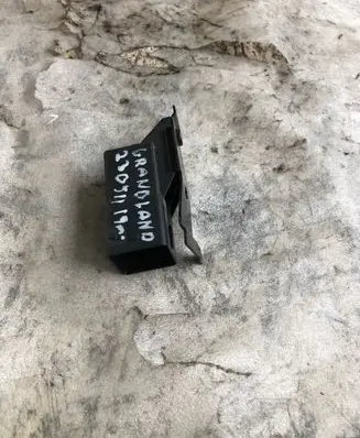 Opel Grandland X Glow plug pre-heat relay 9803299780