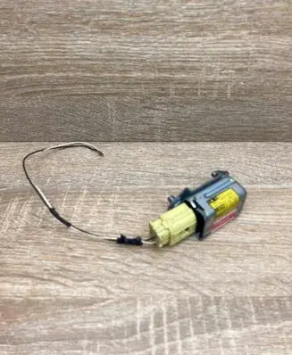 Toyota Prius (XW20) Airbag deployment crash/impact sensor 8986047040 RL1 WithPlug