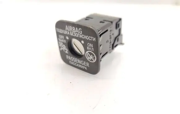 Mitsubishi Outlander Passenger airbag on/off switch 2020K93