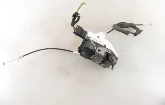 Peugeot Partner Front door lock 828405