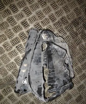 Mercedes-Benz CLA C118 X118 Timing belt guard (cover) 135632713R
