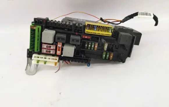 Mercedes-Benz C W204 Fuse box set A2049060005 A2049015402