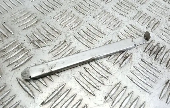 Volvo V50 Headlight/headlamp mounting bracket 