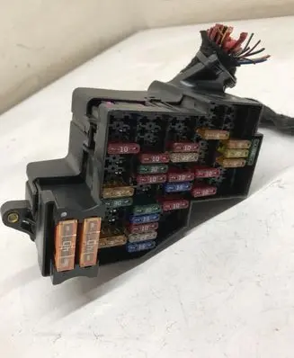 Volkswagen Touareg I Fuse module