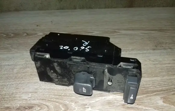Volvo S60 Electric window control switch 30658117