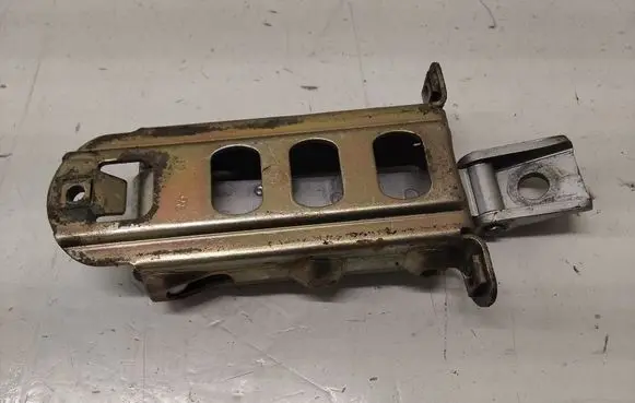 Mercedes-Benz E W210 Rear door check strap stopper 2027300635