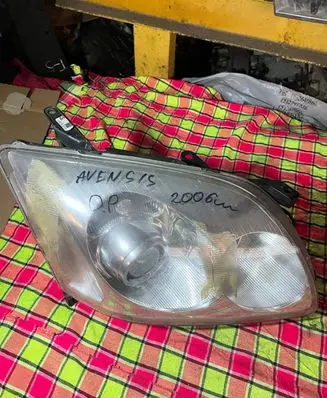 Toyota Avensis T250 Headlight/headlamp