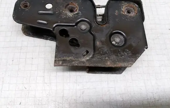 Volkswagen PASSAT B4 Engine bonnet/hood lock/catch