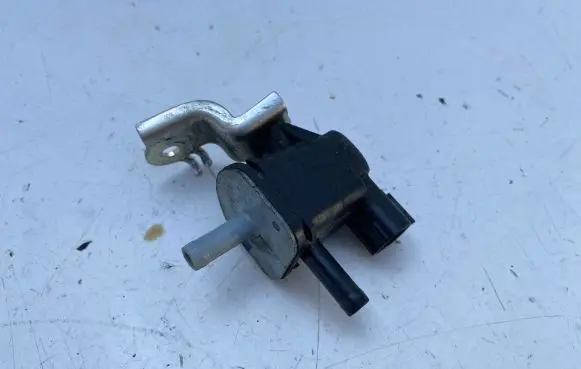 Toyota RAV 4 (XA50) Turbo solenoid valve 9091012276 1362007010