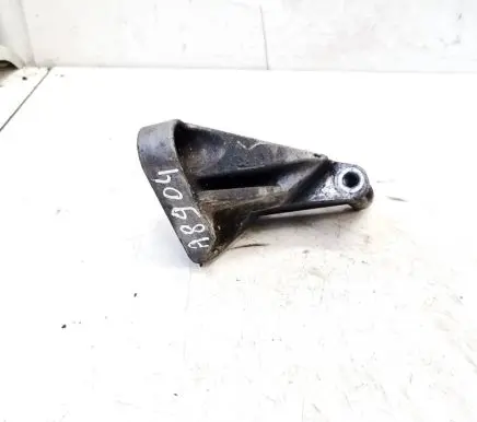 Nissan X-Trail T30 Engine mounting bracket