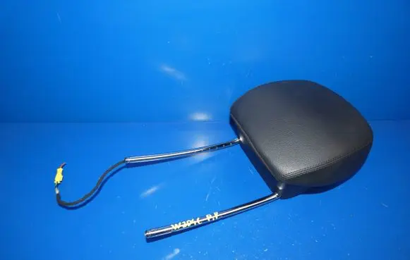 Mercedes-Benz C AMG W204 Front seat headrest 