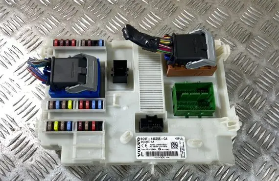 Volvo XC60 Fuse module BG9T14C256GA 31343677 H5PLA