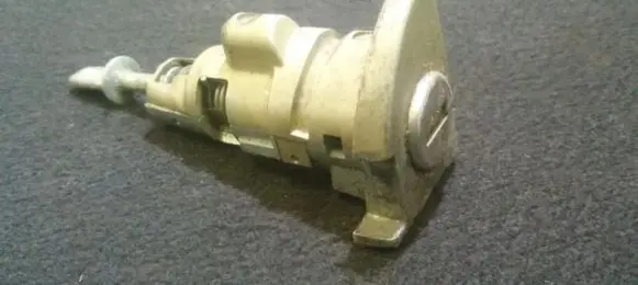Volkswagen PASSAT B6 Front door lock (next to the handle) 3c0837