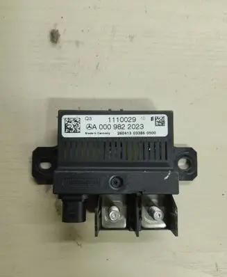 Mercedes-Benz C W204 Battery control module A0009822023 1110029