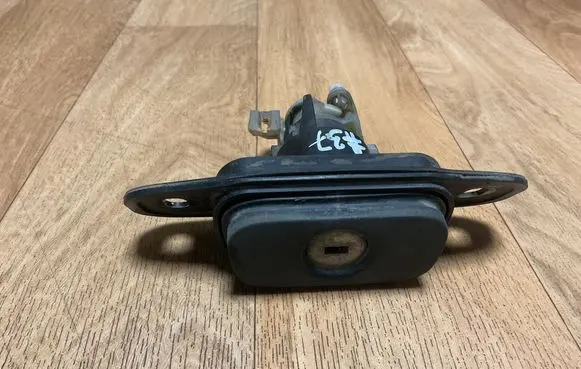Volvo S40, V40 Tailgate exterior lock 