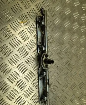 Toyota RAV 4 (XA50) Fuel distributor 8945833030