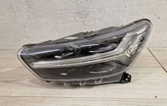 Volvo XC40 Headlight/headlamp 32133577