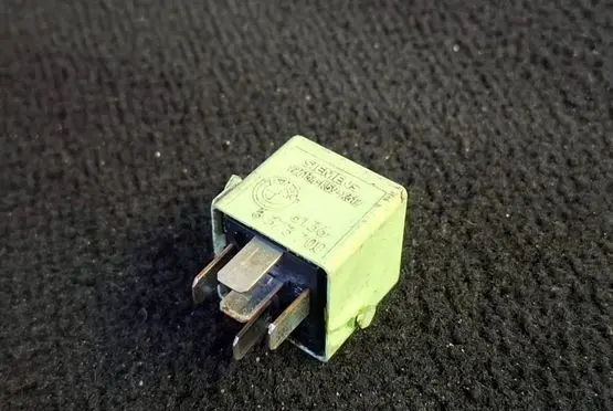 BMW 5 E39 Other relay V23134K593312 6136 8373700
