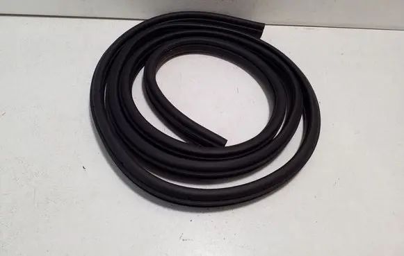 Dodge Nitro Rear door rubber seal (on body) 