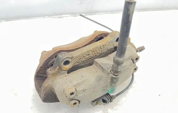 Mercedes-Benz E W211 Front brake caliper 20825301