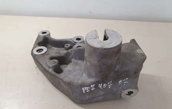 Peugeot 407 Engine mounting bracket 9654603780