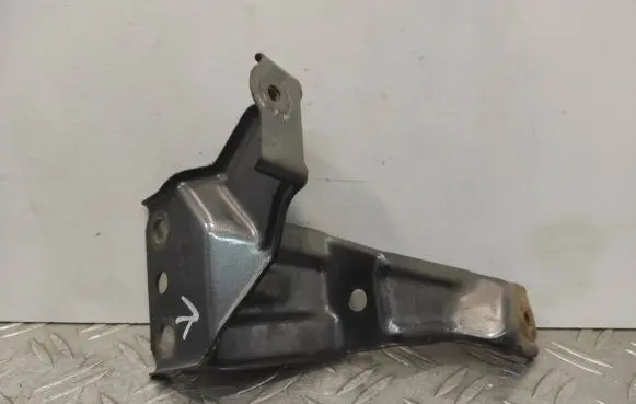 Toyota Land Cruiser (J150) Fender mounting bracket