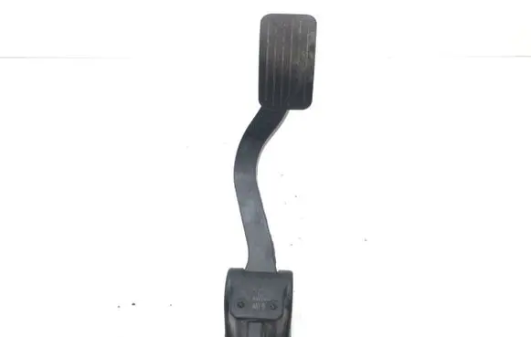 Accelerator throttle pedal