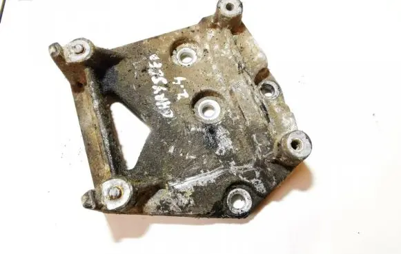 Chrysler Voyager Engine mounting bracket