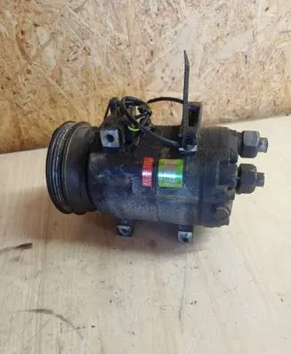 Volkswagen PASSAT B5 Air conditioning (A/C) compressor (pump) 5060310601 8D0260805 562629298