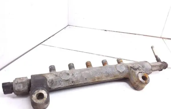 Nissan X-Trail T30 Fuel main line pipe