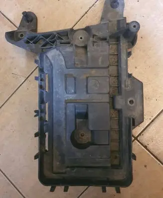 Volkswagen Caddy Battery box tray 1K0915333B