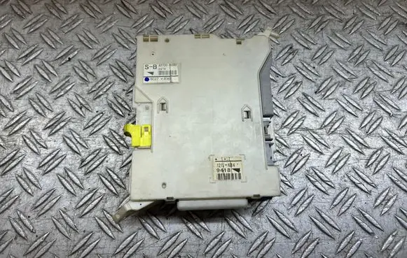 Lexus IS 220D-250-350 Fuse module 8273053050 6C270362 9478