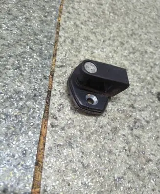 BMW 1 E81 E87 Front door lock loop/hook striker 8105511