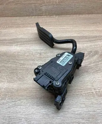 Volkswagen Sharan Accelerator throttle pedal 7M3721603D YM219F836AB