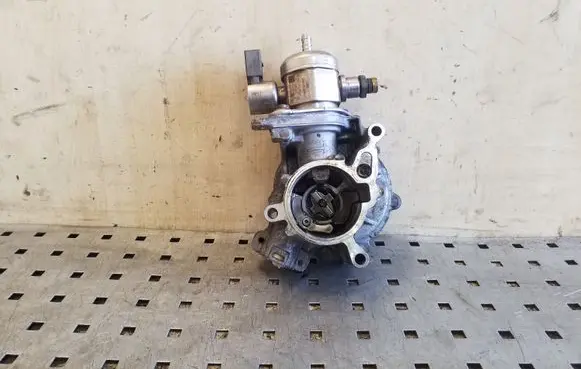 Skoda Yeti (5L) Fuel injection high pressure pump 06H127025P 06J145100F