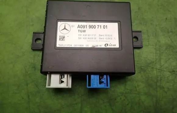 Infiniti Q30 Gateway control module A0919007101