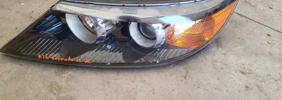 KIA Sorento Headlight/headlamp 921012P090